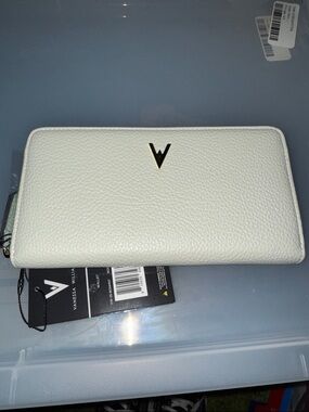 Vanessa Williams Mint Green Leather Zip-Around Wallet